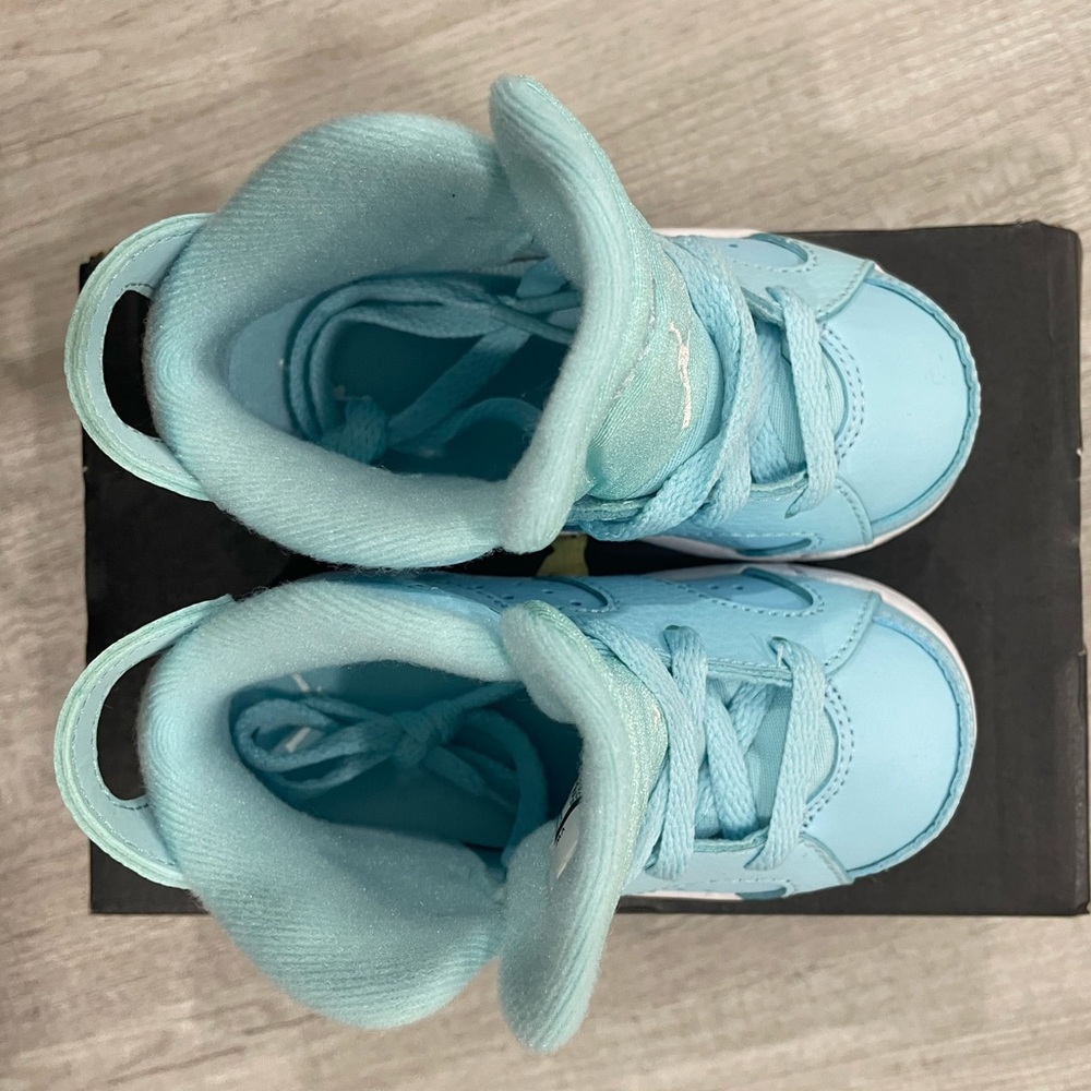 Never worn Jordan 6C (Toddler) Retro GT sneakers.